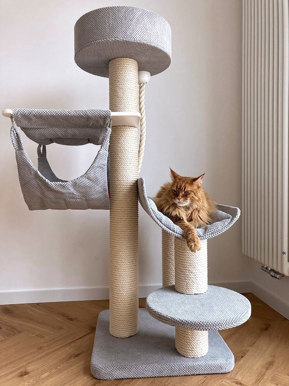Basic cat tree with upper rosette and double hammock on a wooden base upholstered with fabric of your choice.